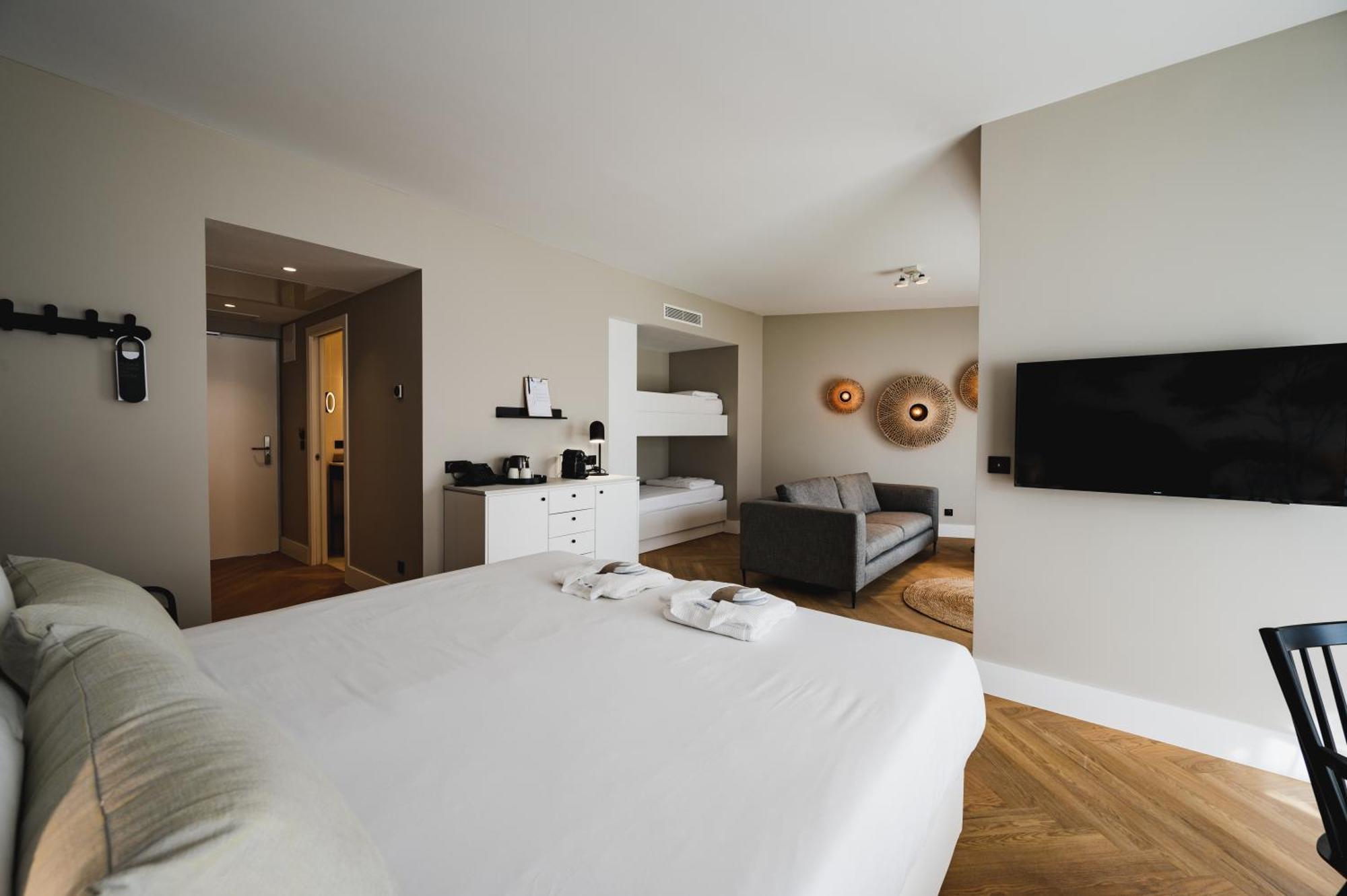 Van Der Valk Hotel Bloom サン・エギュルフ エクステリア 写真